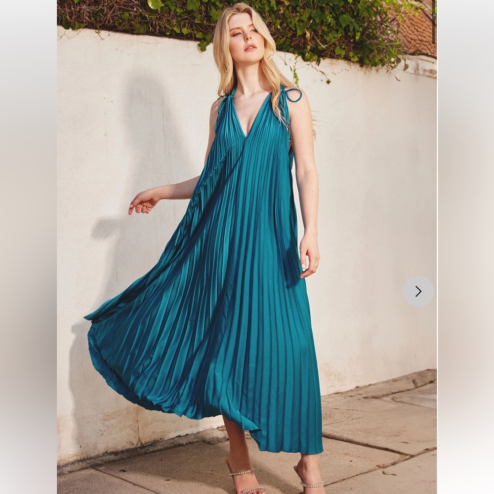 NWT Pleated shoulder tie dress - M